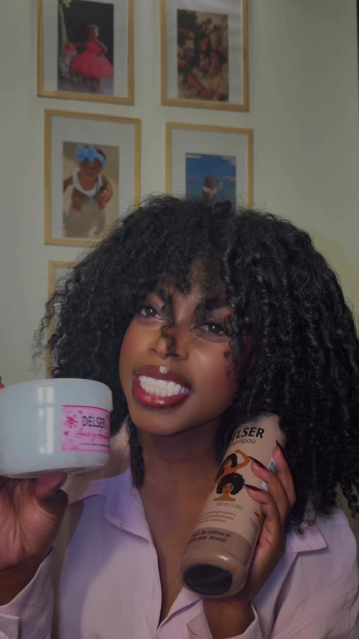 Reseña en video: clienta usando el shampoo y el gel DÉLSER